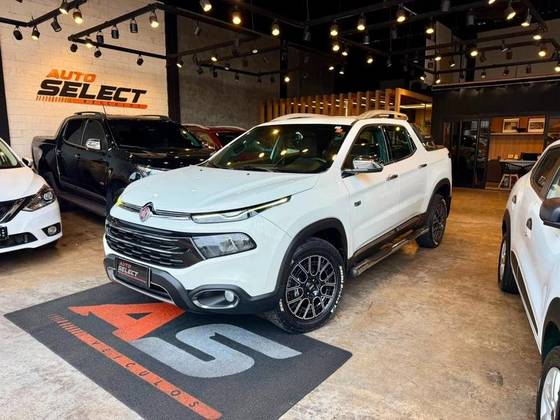 FIAT TORO 2.0 16V TURBO DIESEL RANCH 4WD AT9 FIAT TORO 2.0 16V TURBO DIESEL RANCH 4WD AT9
